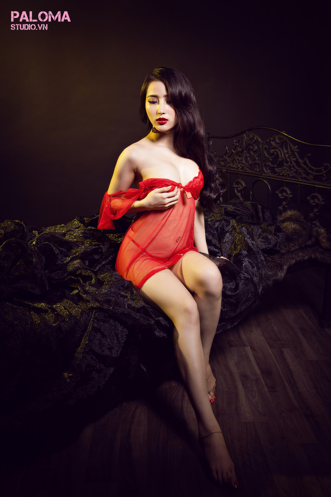 用牙齿轻吸咬小豆